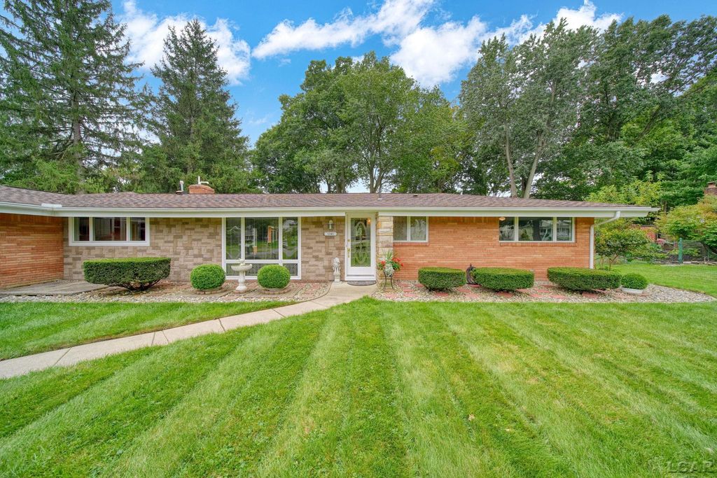 1241 E Oregon Rd, Adrian