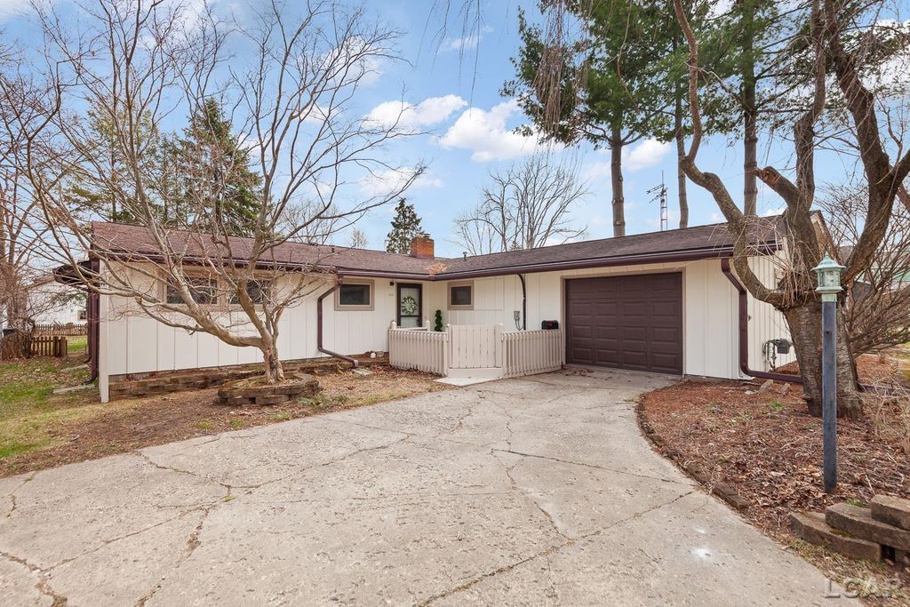 306 N Van Buren St, Tecumseh