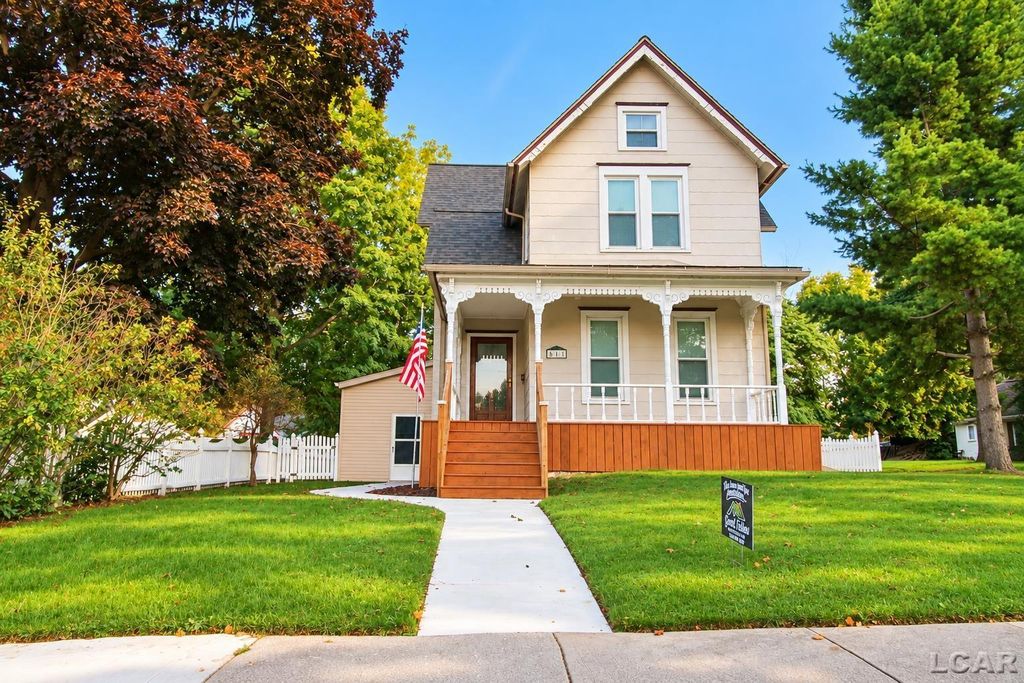 611 State St, Adrian