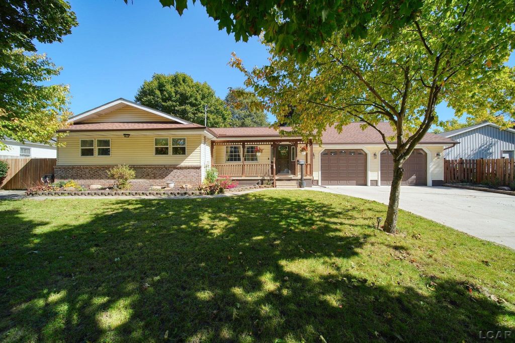 837 Howell Ave, Adrian