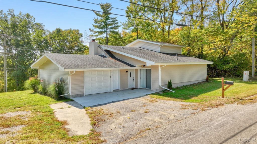2930 Spielman Rd, Adrian