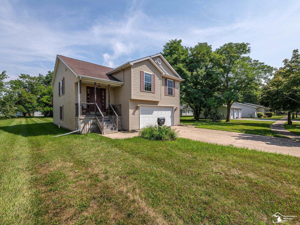 190 Sidney St, Dundee village