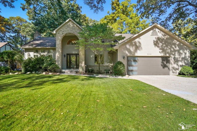 8232 Island Blvd, Grosse Ile township