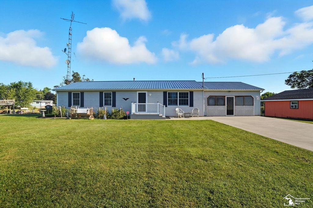 14667 Roberts Ct, Amboy township
