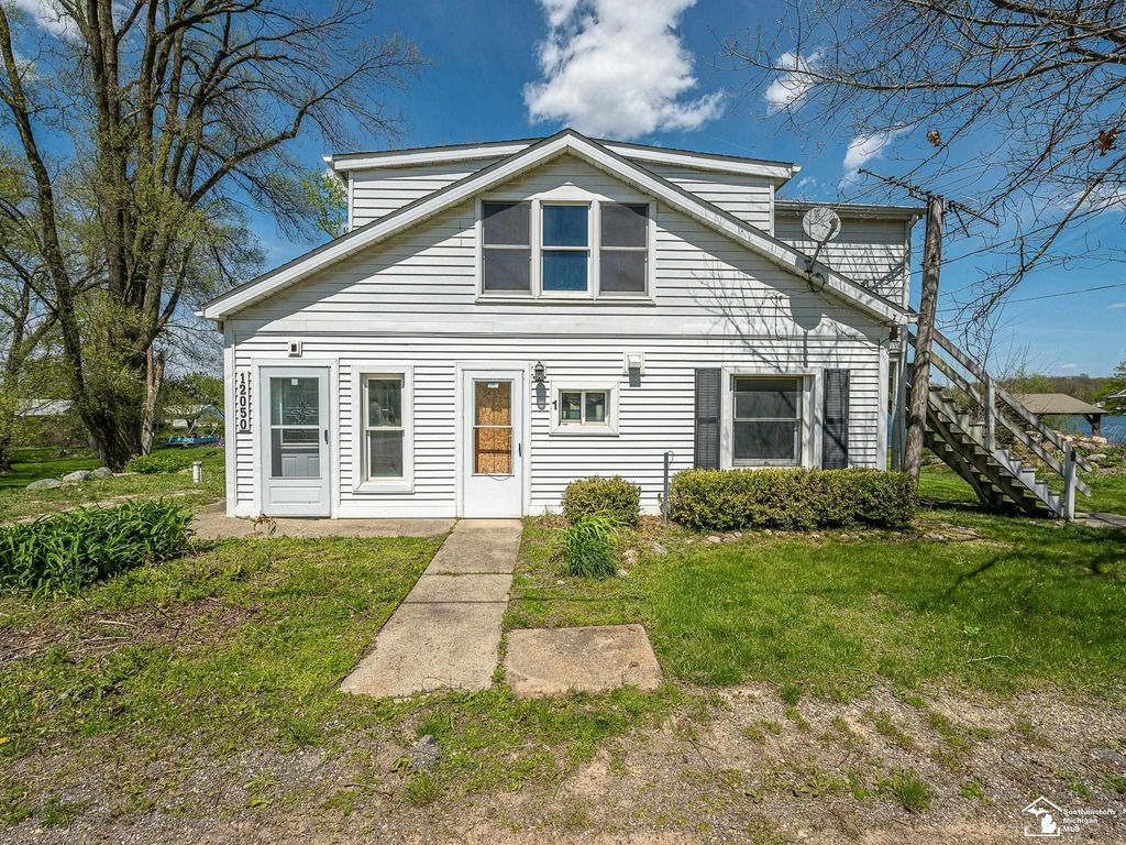 12050 Elmdale Dr, Freedom township