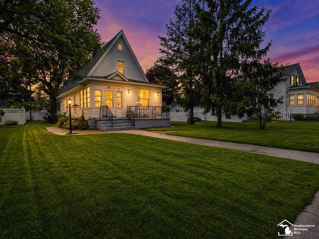 720 E 2nd St, Monroe city