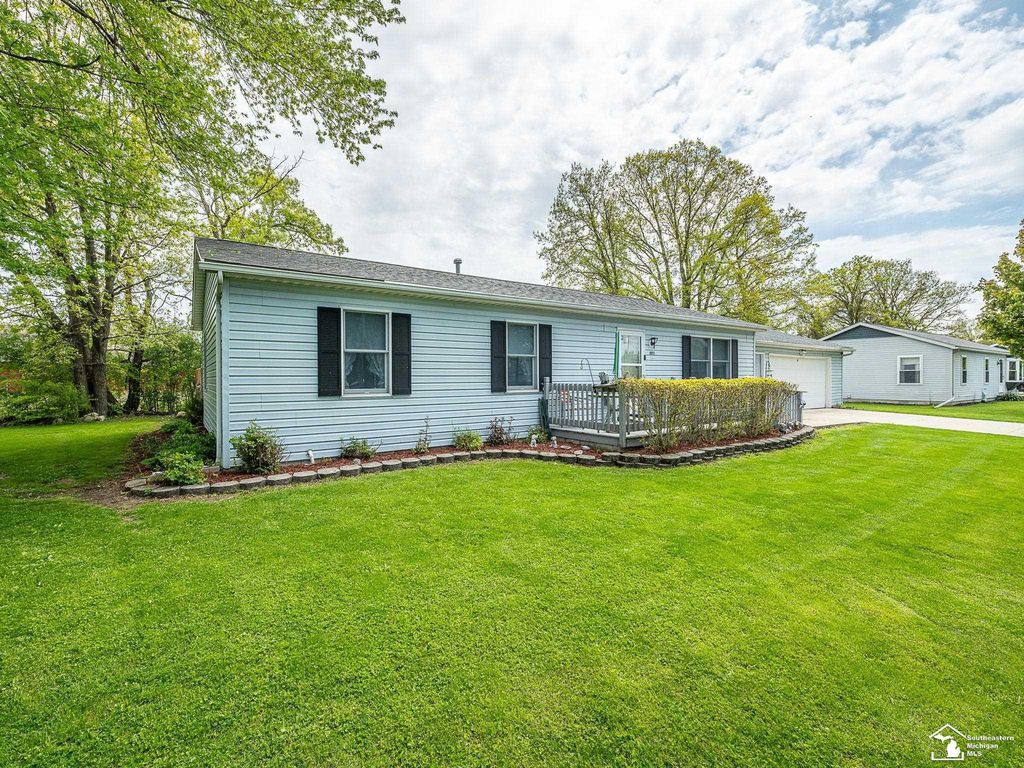 4972 Elm St, Frenchtown township