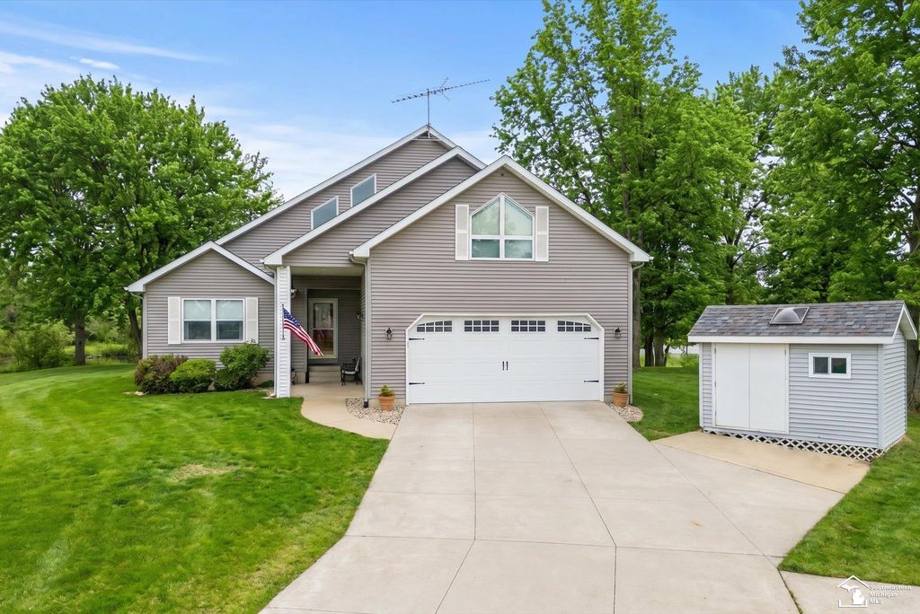 8085 Wadding Dr, Cambridge township