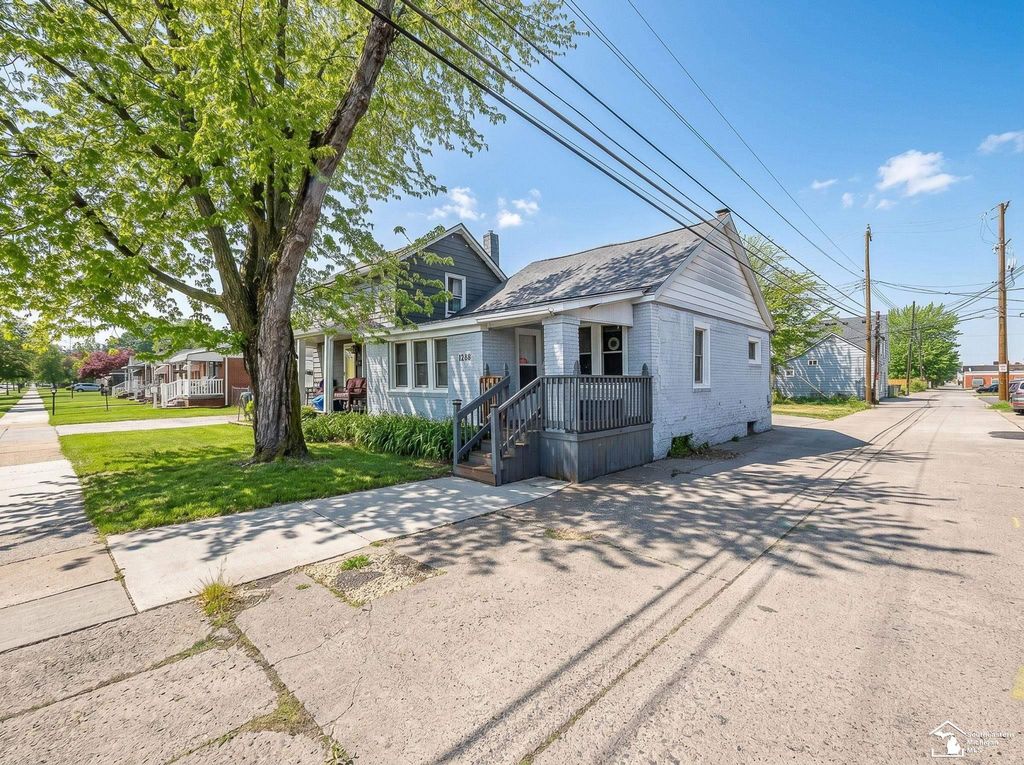 1288 Stewart Ave, Lincoln Park