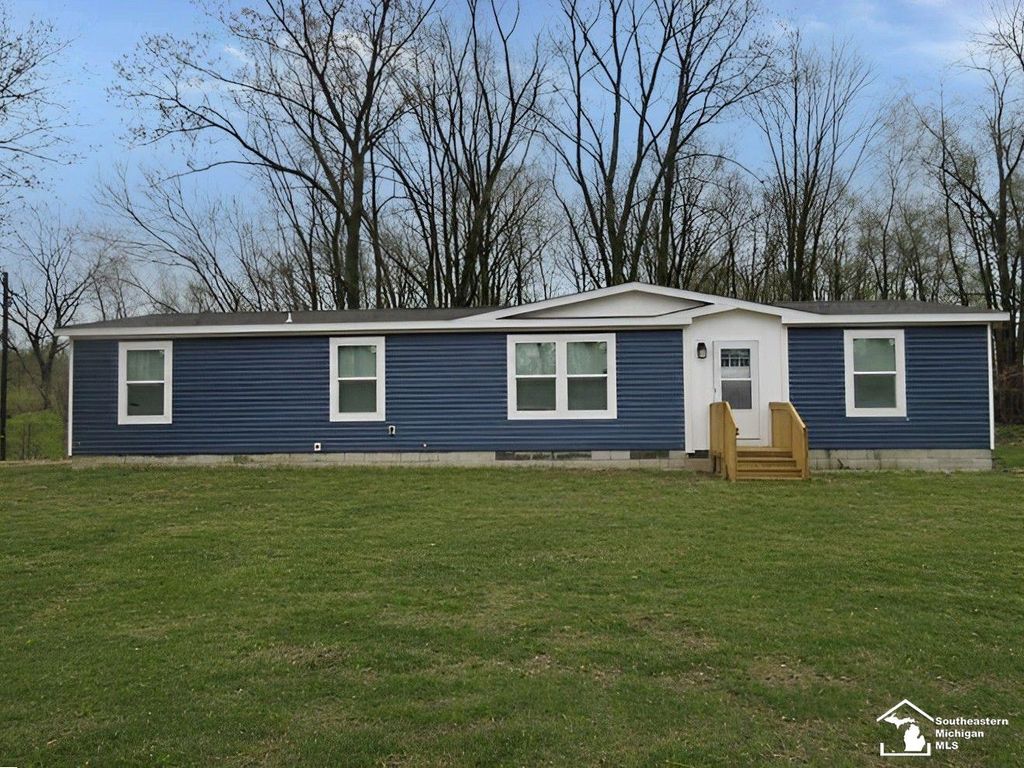 8575 N Rollin Hwy Hwy, Woodstock township