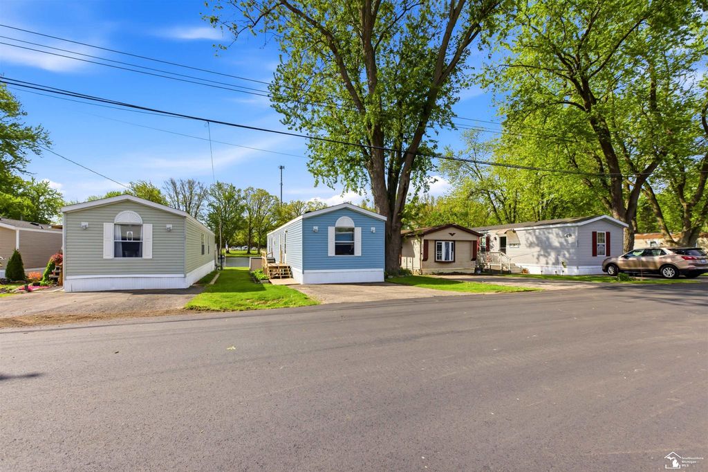 2678 Bayberry Ct, Norvell township