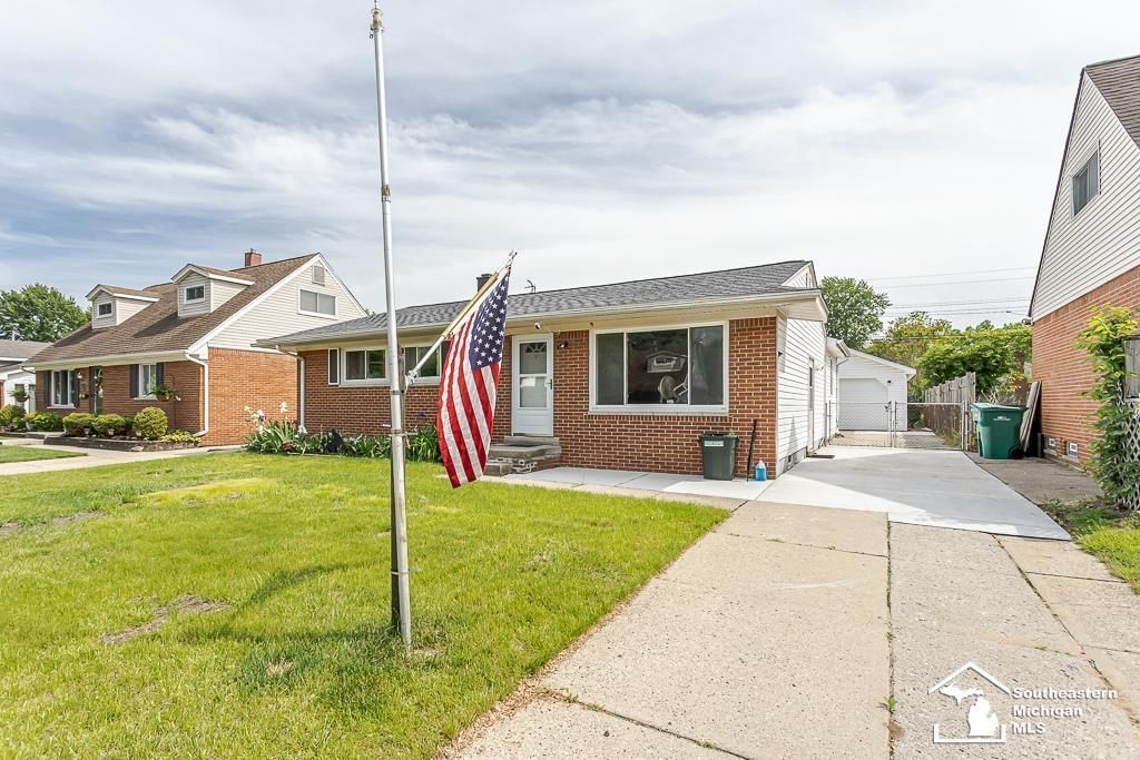 37613 Castle Dr, Romulus city