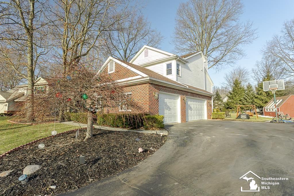 6820 Stonegate Dr, Bedford township