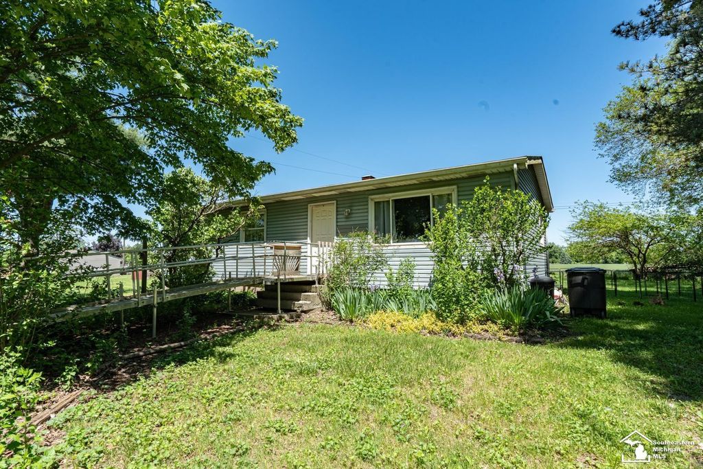 16788 Ida West Rd, Summerfield township