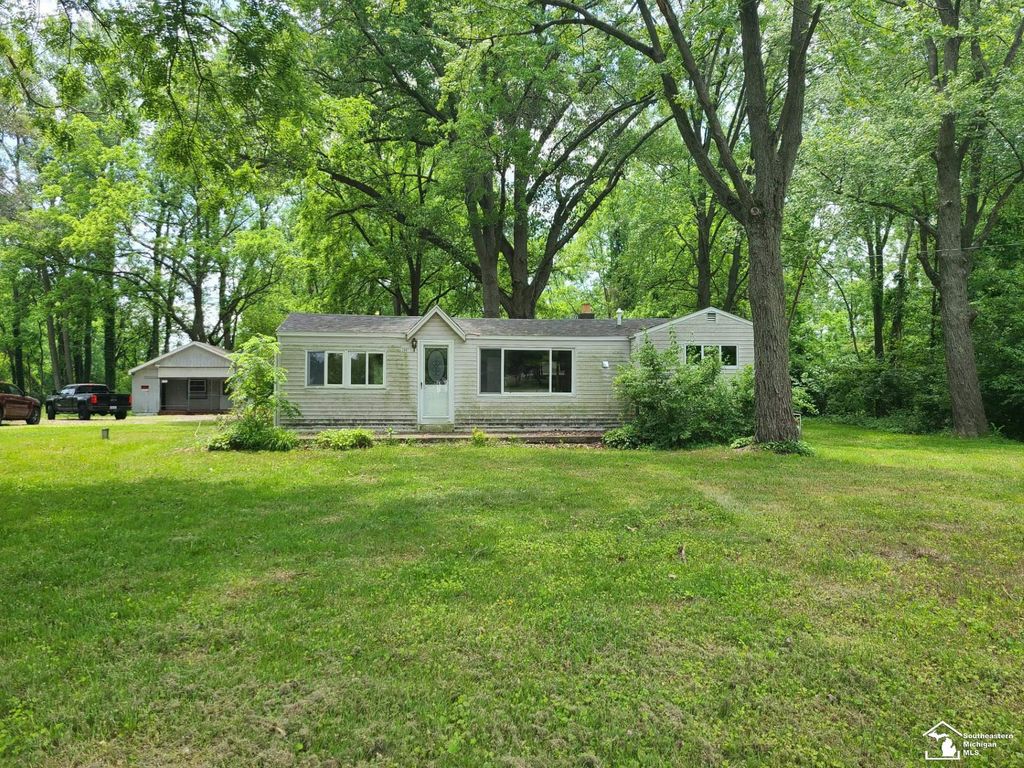 2807 W Smith Rd, Lambertville