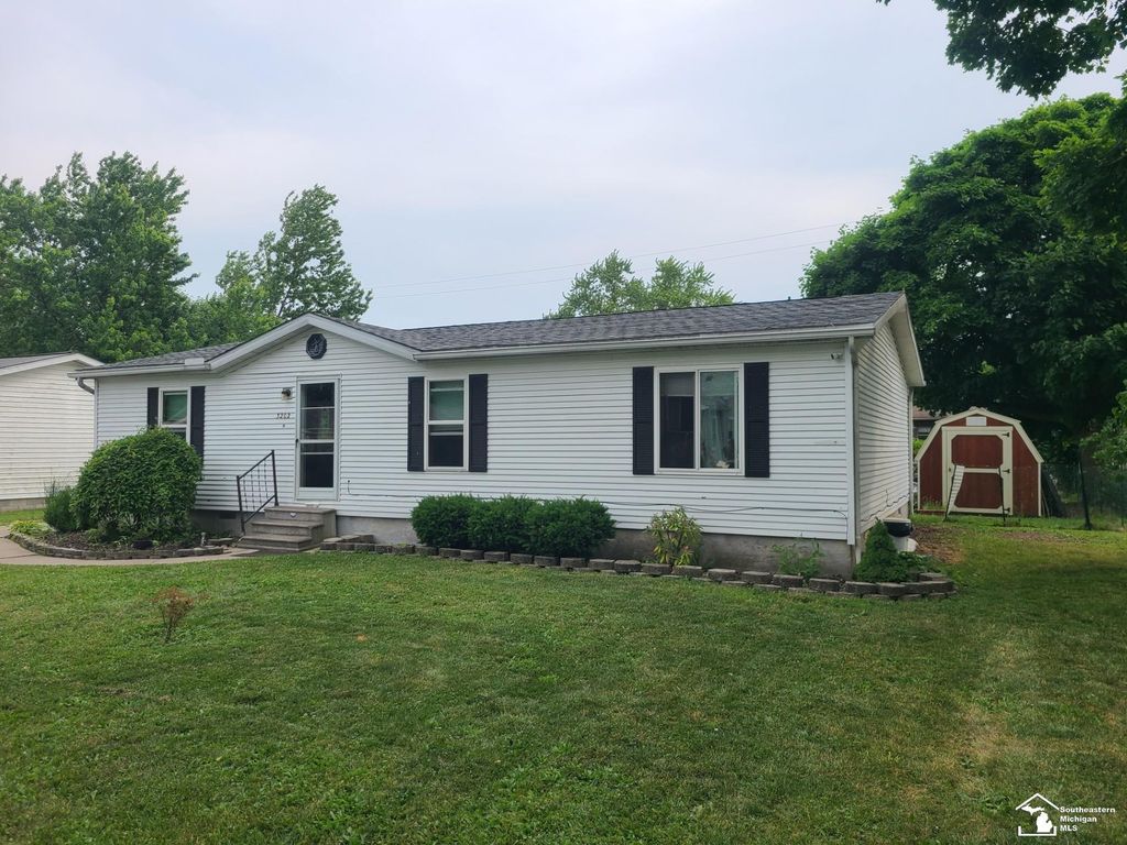 3202 Ferndale St, Frenchtown township