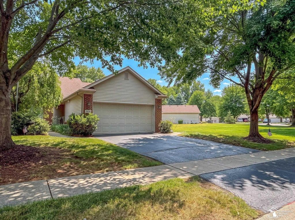 1626 Spruce Ct, Temperance