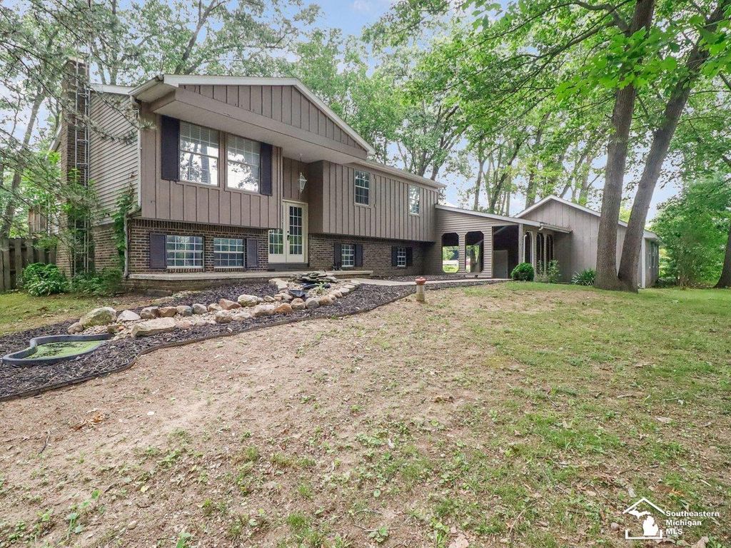 11589 Brookshire Dr, Bedford township