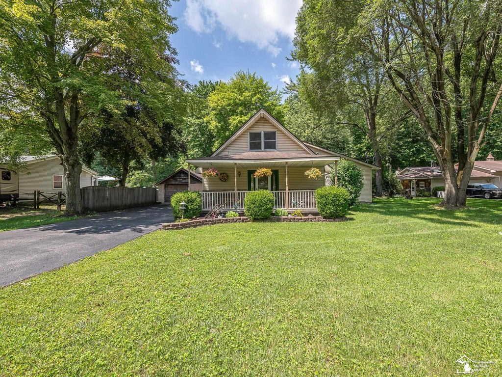 6975 Sarah St, Bedford township