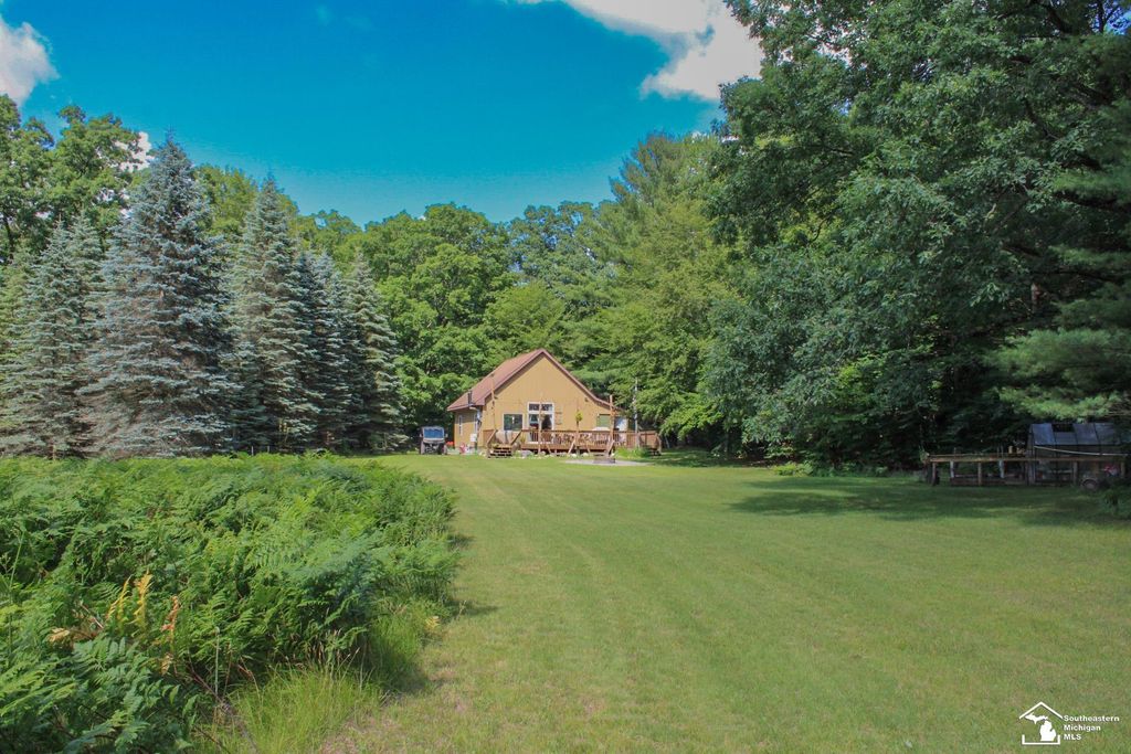 4831 Meadow View Trl, Logan township