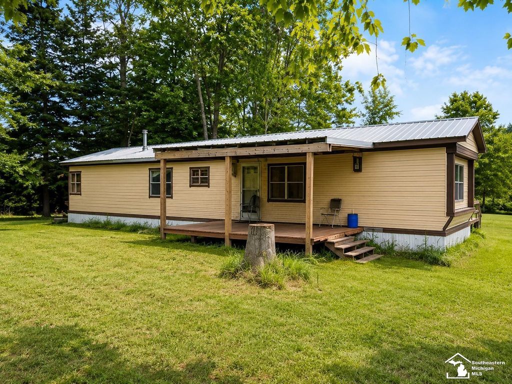 13881 Airport Rd, Avery township