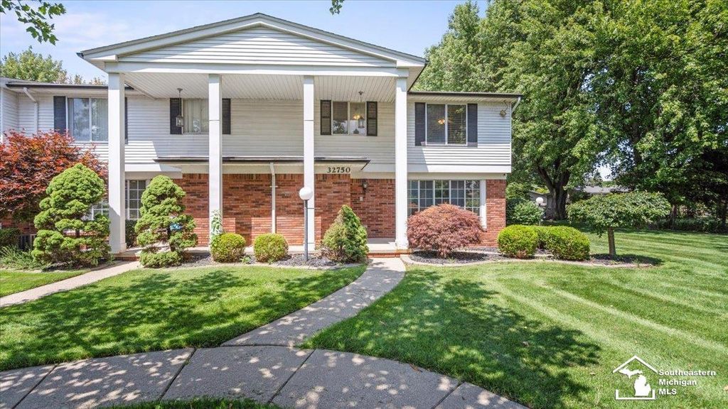 32750 Barclay Sq, Warren