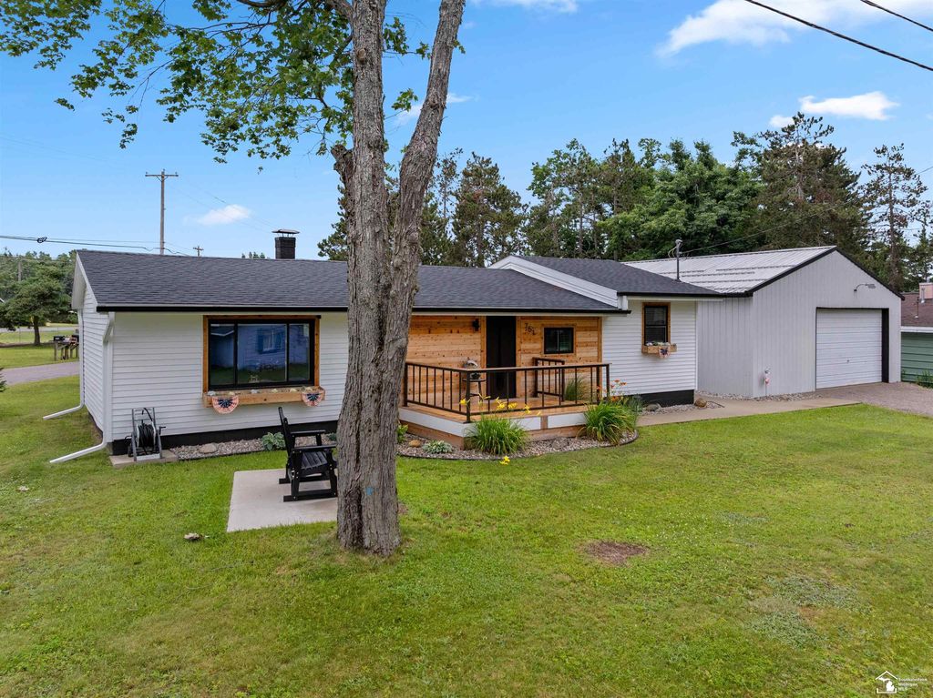 751 Stonewood St, Bagley township