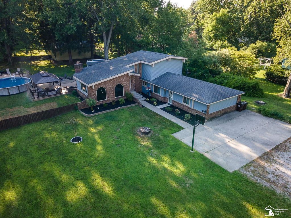 6849 Fortuna Dr, Bedford township