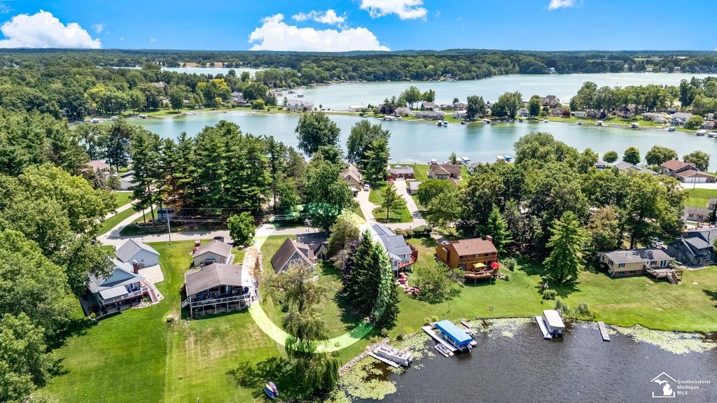 235 Pine Hill Lake Dr, Hanover township