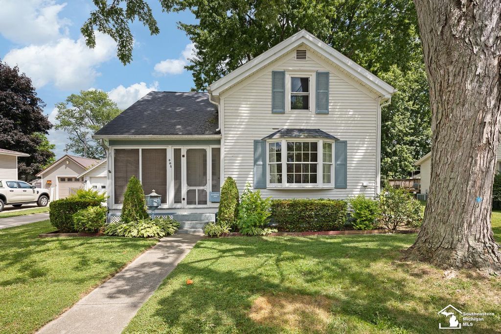 605 Giles Ave, Blissfield village