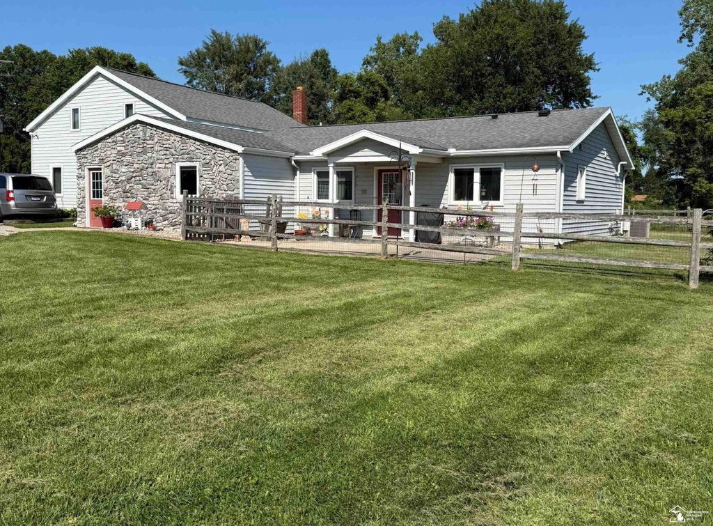 16875 & 16873 Railroad St, Summerfield township