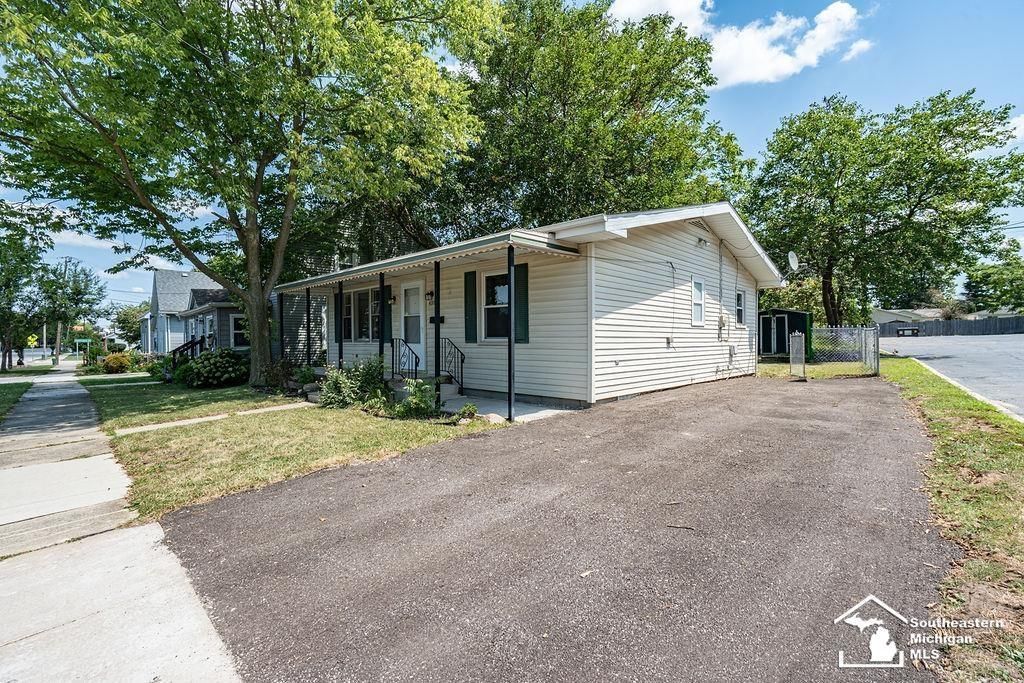 435 Toledo St, Dundee township