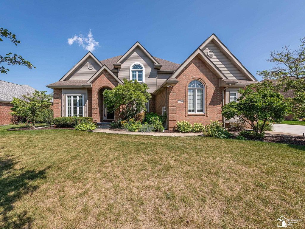 774 Windsor Ct, Monroe charter township