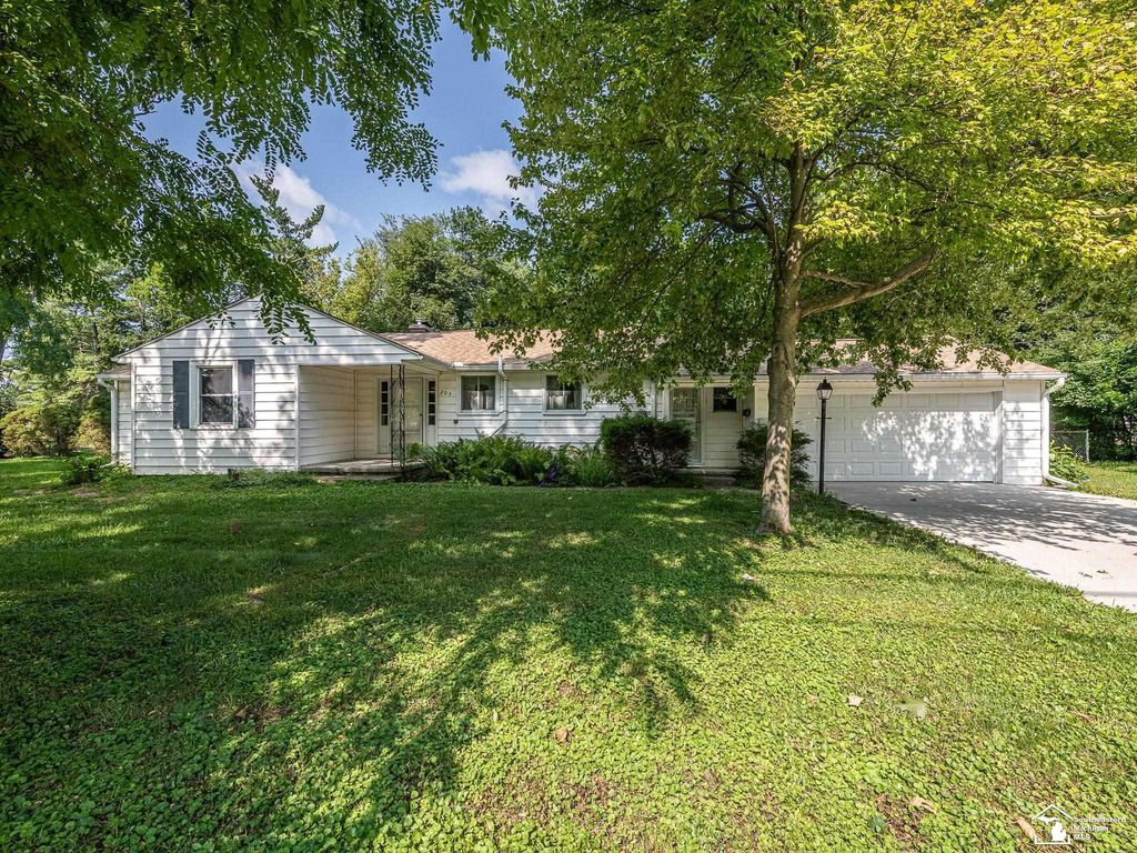 203 S Adrian St, Tecumseh city