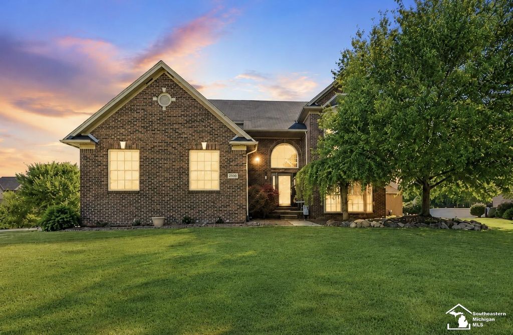 27012 Mary Ct, Flat Rock
