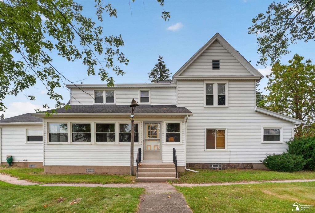 8040 Tuttle Hill Rd, Augusta charter township