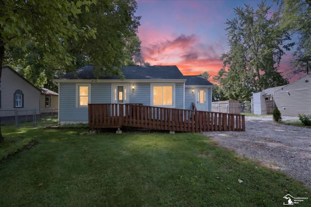1028 Carlton Dr, York charter township