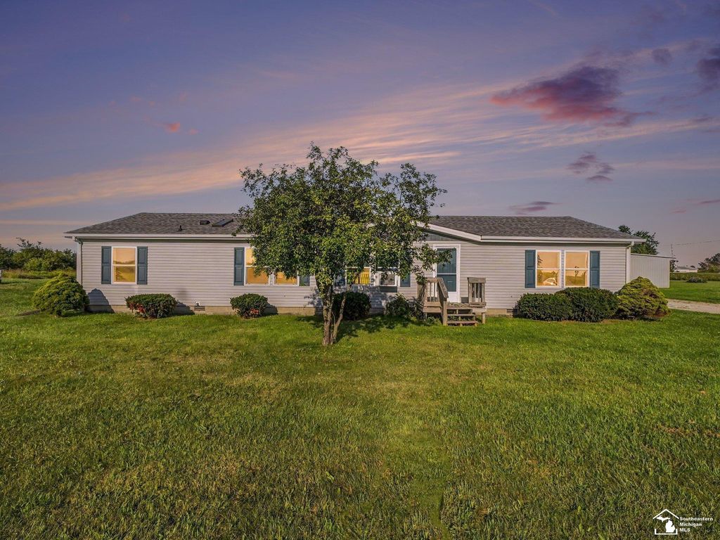 7978 Shaw Hwy, Macon township