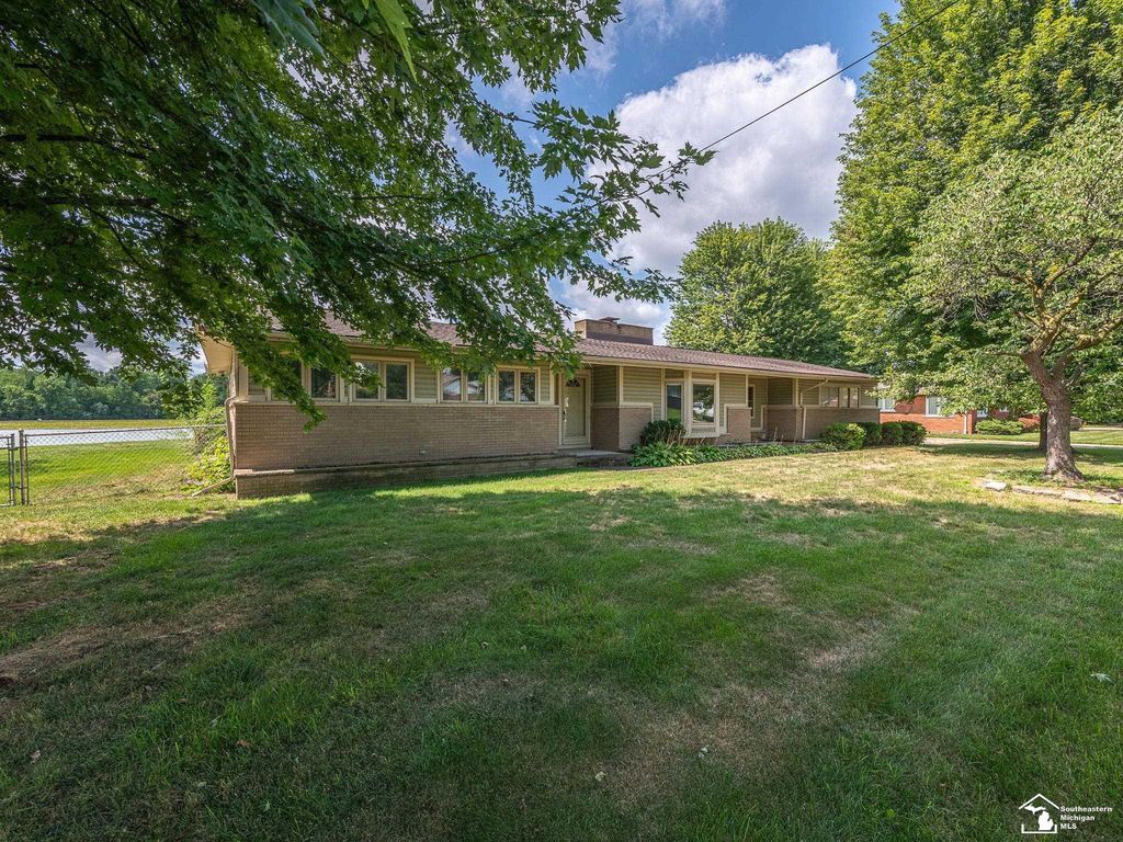 26995 James Ave, Flat Rock city