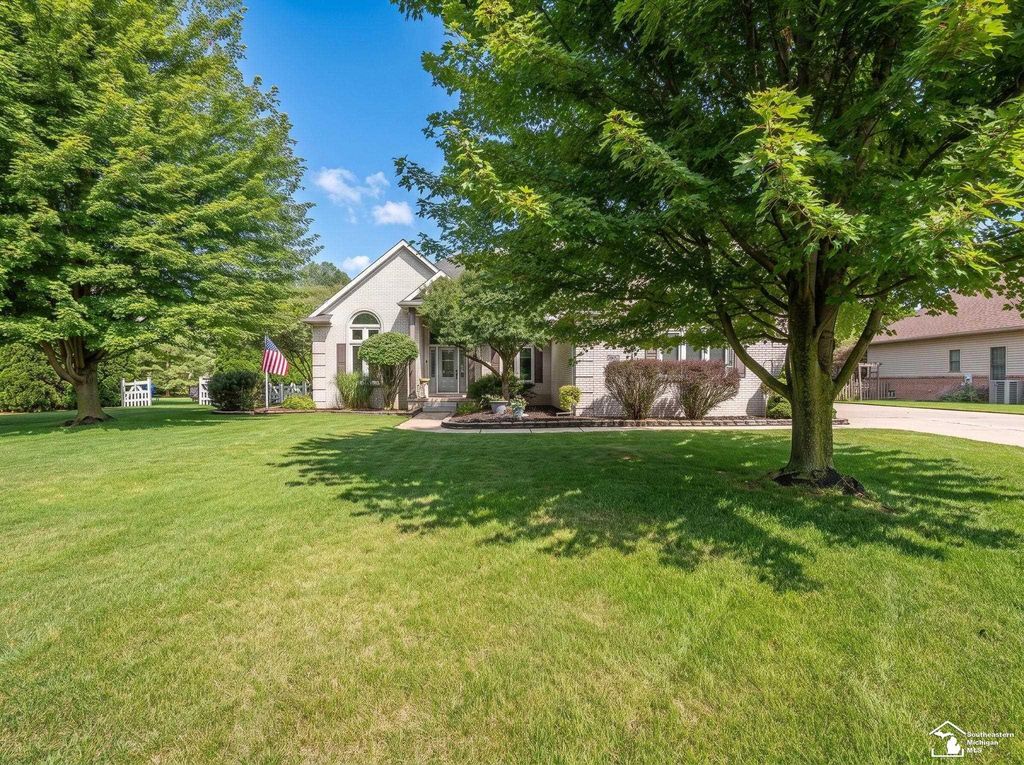 367 Golfview Way, Frenchtown township