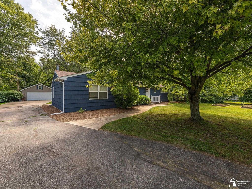 2621 Bluebush Rd, Frenchtown township
