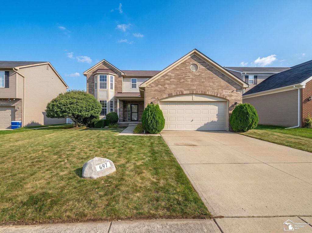 697 Red Fox Trl, Dundee village