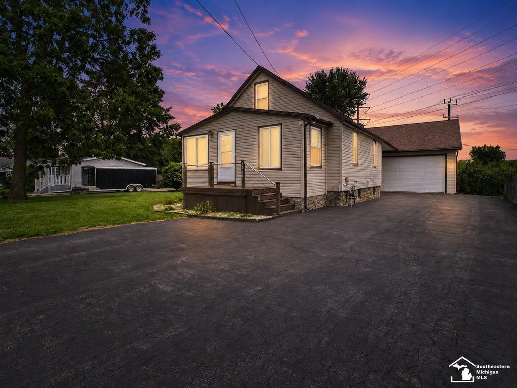 1706 Hemlock St, Frenchtown township