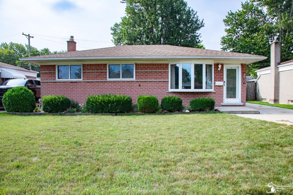 2077 Pagel Ave, Lincoln Park city