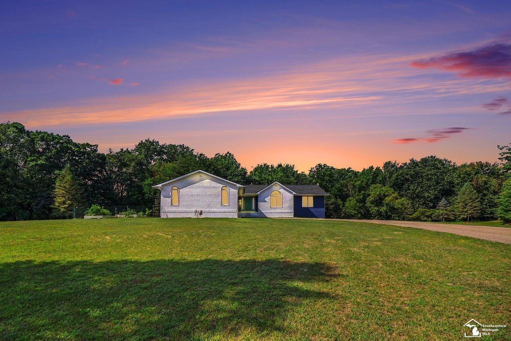 11458 Heidi Jane Ln, Handy township