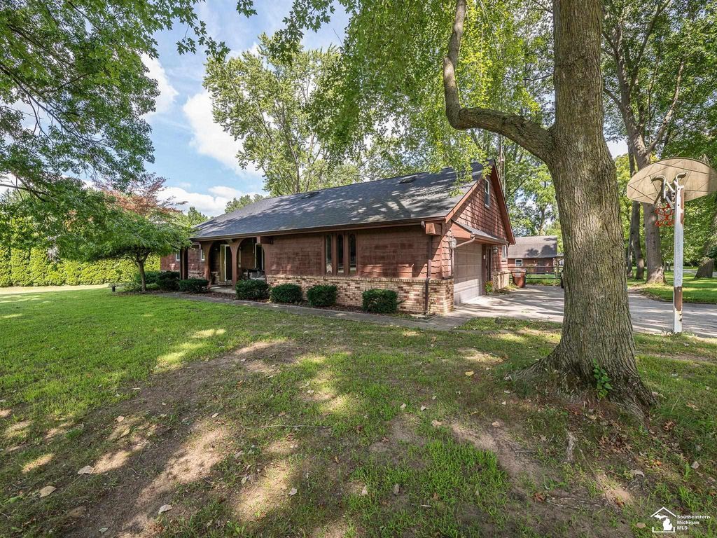 11650 Wells Rd, Ida township