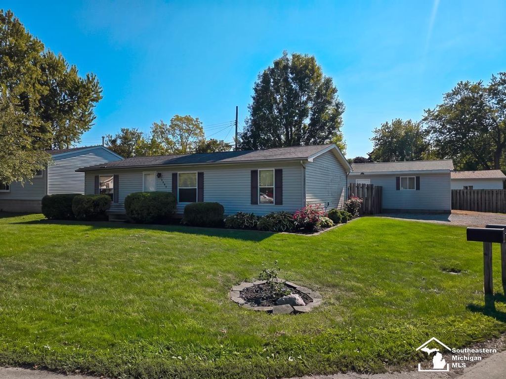 4393 5th St, Frenchtown township