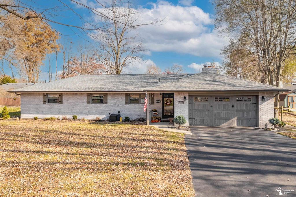 7558 Apache Trail Trl, Bedford township