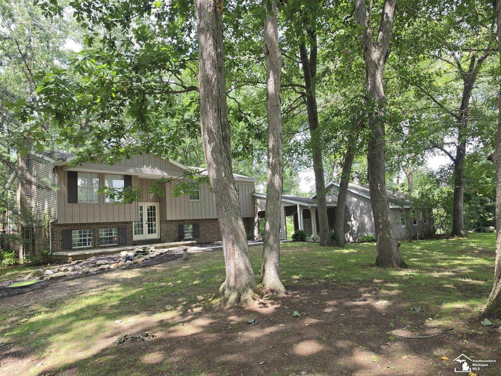 11589 Brookshire Dr, Bedford township