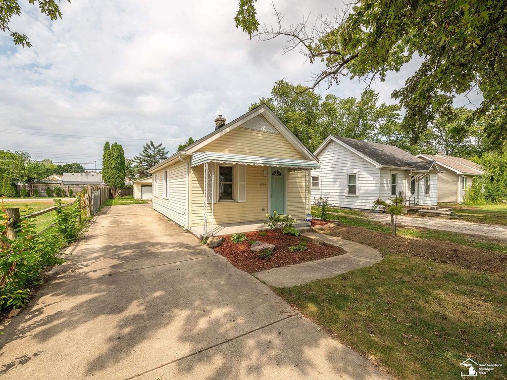 1214 Bacon St, Monroe charter township